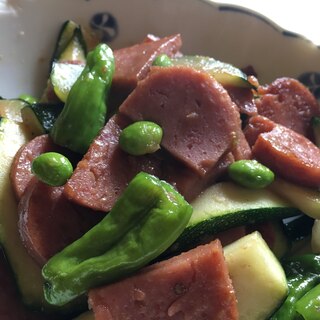 魚肉ソーセージと野菜の炒め物
